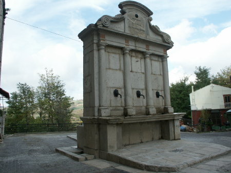 Piazza marconi Fontana in calcestruzzo interne