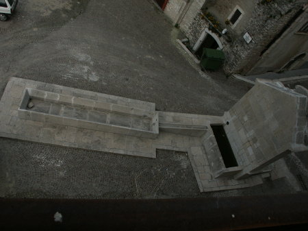 Piazza marconi Fontana in calcestruzzo interne